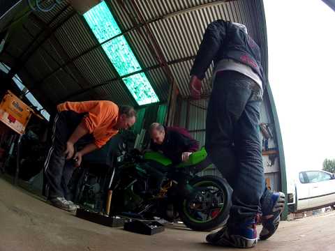how to remove zx6r front wheel