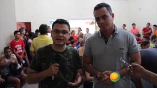 Prefeito entrega carteiras do transporte universitário