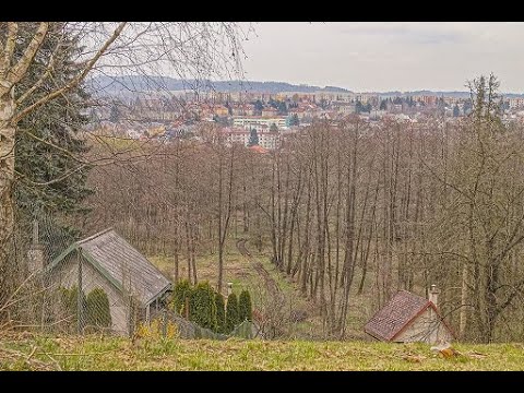 Video Pozemek u lesa s krásným výhledem na město Ústí nad Orlicí.