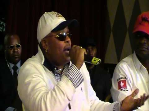 César NGADI : JB MPIANA en conférence (répond aux journalistes) César NGADI : JB MPIANA en conférence (répond aux journalistes)