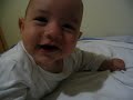 tentando engatinhar
