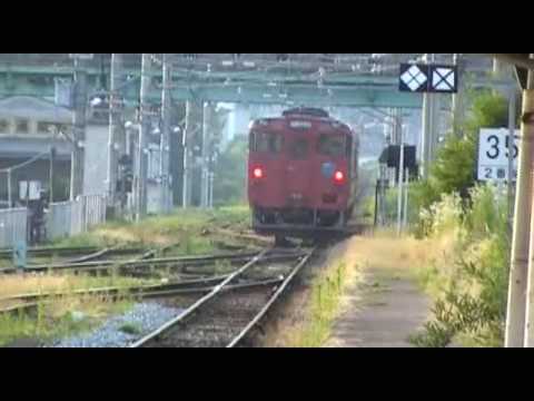 JR豊岡駅を発車するキハ47