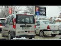 Intersectie blocata de taxi cu anvelope de vara
