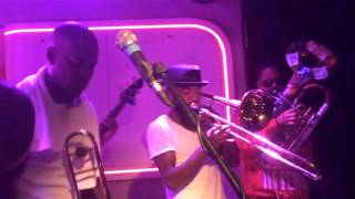 Hypnotic Brass Ensemble en Tempo Club