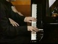 CLAUDIA YEPES. Pasaje con dos tumbas y un perro asirio. Jose Luis Turina.