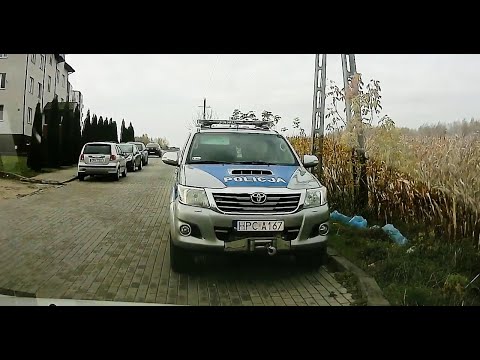 Policjant ukryty za śmietnikiem i zatrzymanie „na rękę”