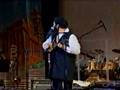 Yehuda Glantz at the Hebron Benefit Concert 2001 part 1
