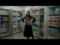 http://www.gaumont.fr : qu'est-ce qu'un ami ? est-ce que j'en ai un ? est-ce que j'en suis un (ou une) ? c'est quoi cette relation �trange qu'on appelle l'amiti� ? qui sont ces gens qu'on aime d'amour et avec qui on ne le fait pas ? qui sont ces gens avec qui ce n'est jamais fini parce que �a n'a jamais commenc� ?
comment je peux faire du bien � mes amis ? est-ce que j'ai le droit d'intervenir dans leur vie sous couvert d'amiti� ?
et jusqu'� quel point ? et au fond, quel est ce sentiment �trange qui m'habite quand un ami a besoin de moi ? un bonheur ou un besoin ?