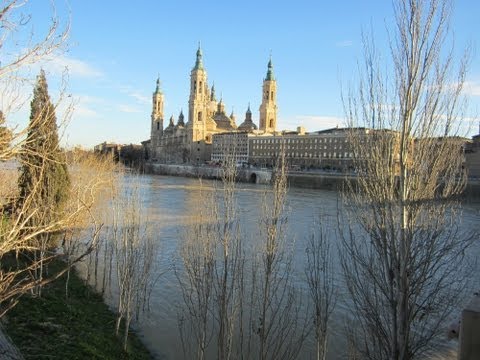 ZARAGOZA - Zaragoza es un municipio español, capital de la comarca de Zaragoza, de la provincia homónima y de Aragón. Está situada a orillas de los ríos Ebro, Huerva y ...