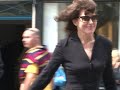 la famille et les amis du com�dien bernard giraudeau, d�c�d� samedi d'un cancer � l'�ge de 63 ans, se sont r�unis vendredi 23 juillet dans l'�glise parisienn...