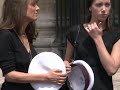 la famille et les amis du com�dien bernard giraudeau, d�c�d� samedi d'un cancer � l'�ge de 63 ans, se sont r�unis vendredi 23 juillet dans l'�glise parisienn...