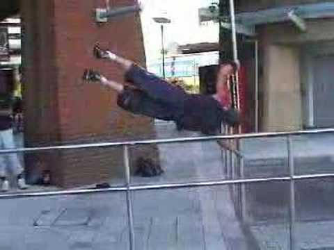 Increibles saltos  acrobáticos desde los edificios