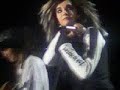 04032008. Bill & Tom Kaulitz. Bill leunt op zijn Microfoon! 04032008. Bill & Tom Kaulitz. Bill leunt op zijn Microfoon!