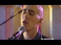 Tyrone Wells performs \"Sea Breeze\"