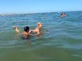 Ense�ando a nadar a Lucas