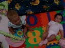 JUANES Y VALERIE JUGANDO