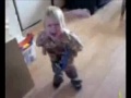 best lastig ..... headbangen.... als je net op je beentjes kan staan