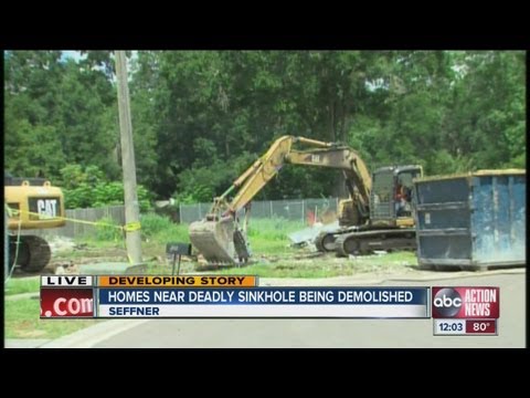 Demolition begins on homes near sinkhole