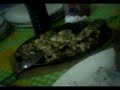 ang sisig at ang kanin na tutong at may langgam..