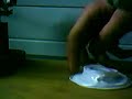 Plastic bekertje smelten met een brander