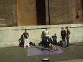 Breakdance cerca del Coliseo de Roma