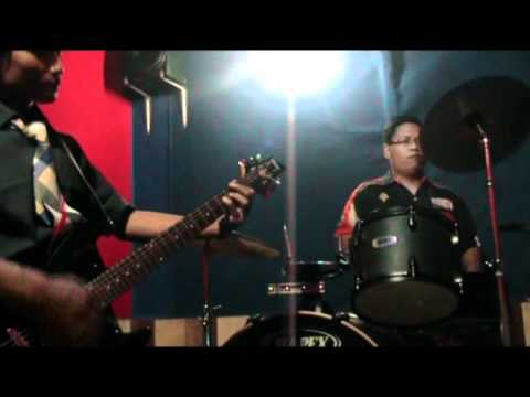 Flora - Menembus Mimpi (Video Klip) Flora - Menembus Mimpi (Video Klip)