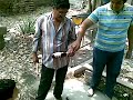 como destapar un brahma con un martillo