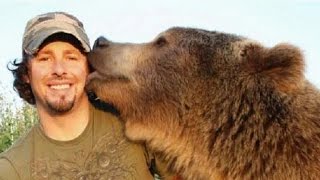 The friendship between a man and a grizzly