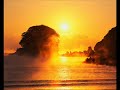 pur 
sie sieht die sonne
(seilt�nzertraum 2004)

...
sie sieht durch die wolken die sonne
und stellt sich hart in den wind
sie ist nie zu bequem
...
sie leistet sich ihren eigenen stil
...