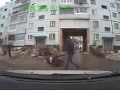 Bagarre dans la rue et tout le monde s'en fou!!!!!!!!!!!!!!! aimé cette video ;)