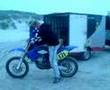 mafkees op crossmotor. rij dan niet ! :)