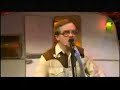 Live performance with Bubbles singing the song 