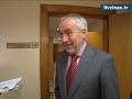 Andris Šķēle bailīgi skaidrojas ar žurnālistiem