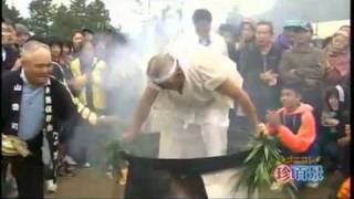 Clip nguoi dan ong dun minh trong nuoc soi van song - Clip nguoi dan ong dun minh trong nuoc soi van