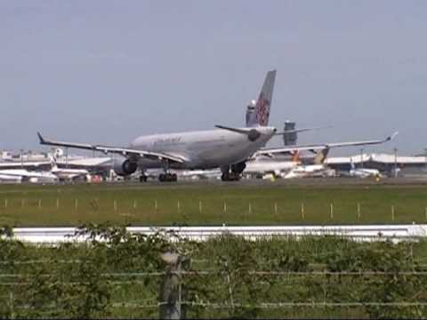 CHINA AIRLINES AIRBUS A330-300 【B-18352】