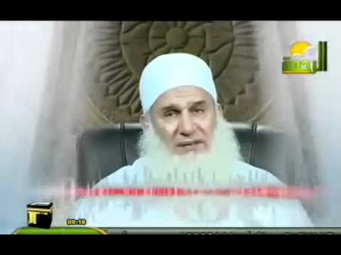 ماحكم الاذان والاقامه في اذن المولود