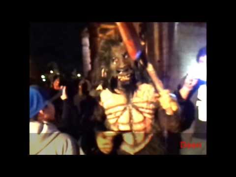 Hopi Hari - Acompanhe como foi a balada da hora do horror e em seguida os monstros pelas ruas do parque. Teve a estreia em 15/08/2013. Em um lugar onde a magia reinava, ...