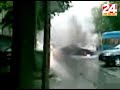 Peugeot je vozila 45-godišnjakinja. Ispod vozila prvo se pojavio dim. Žena je skrenula na parkiralište, a vatra se rasplamsala, kažu u policiji