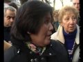 Un tren casi atropella un colectivo lleno de gente