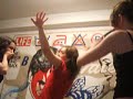 Unas lokas bailando Manele-Gratis.net