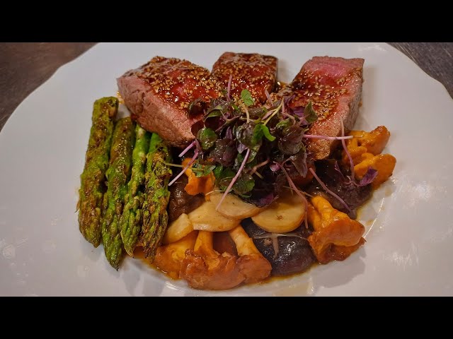 Filet de Boeuf (medium) an grünen Spargel und Mischpilzen