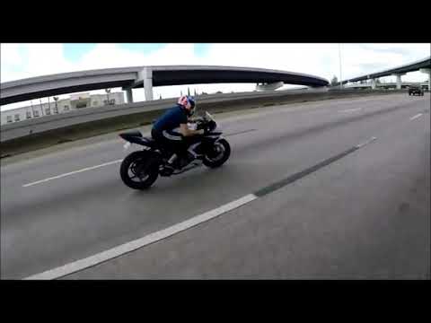 Motociclista idiota salva-se por milagre