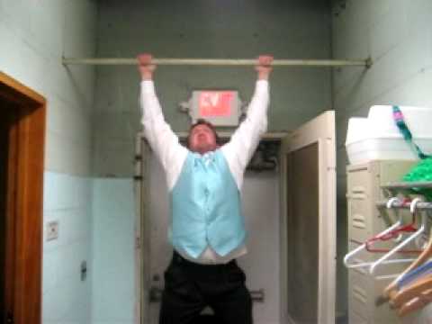 Hilarious Comedian and Natural Athlete Chad Daniels wins big bet doing 8 Pullups at wedding