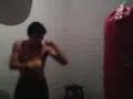 Antonio ou Júnior treinando com o saco de soco