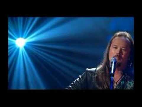 Tritt - Live & Kickin' features Travis Tritt live in concert. At the Historic Tivoli Theater in dowtown Chatanooga, Tennessee. The show was filmed in 2002.