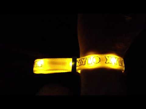 how to turn on mylo xyloto wristband
