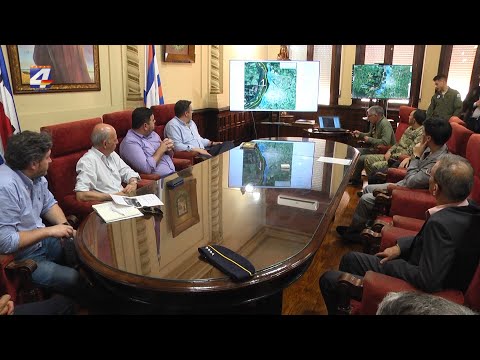 Ministro de Defensa y director del Sinae recorrieron zona afectada por creciente