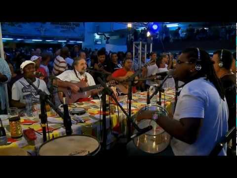 Samba do Trabalhador - Produzido pela QK! Gravado ao vido no Clube Renascença Dirigido por Tiago Marreiro e Sandro Arieta www.qkproducoes.com.br.