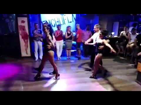 Show de la compañía de baile amateur de Alvaro y Layla