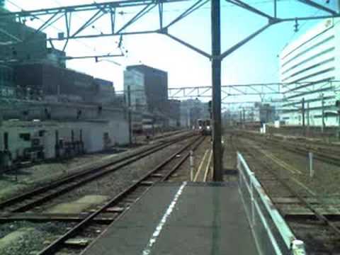 名古屋駅の朝、普通電車の往来